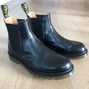Dr. Martens Smooth Leather Chelsea Boots! BARLEY WORN!